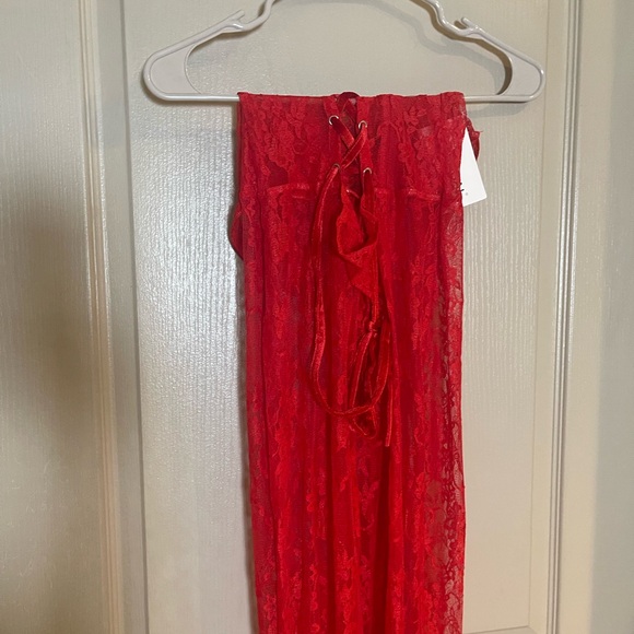 RED LACE DRESS, NEVER WORN. ❤️ - Picture 5 of 5